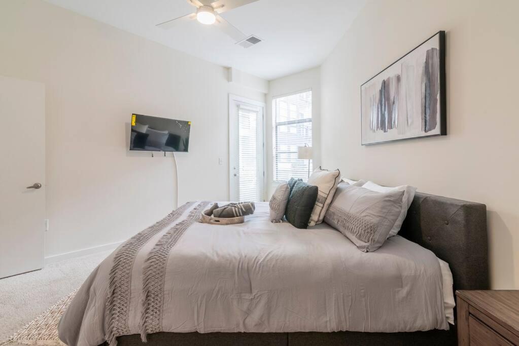 Charming Cozy Apartment With Wi-Fi & Free Parking ชาร์ล็อต ภายนอก รูปภาพ